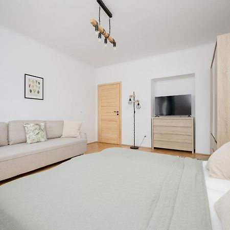 Spacious Apartment For 6 People Near The Old Town By Noclegi Renters Varsóvia Exterior foto